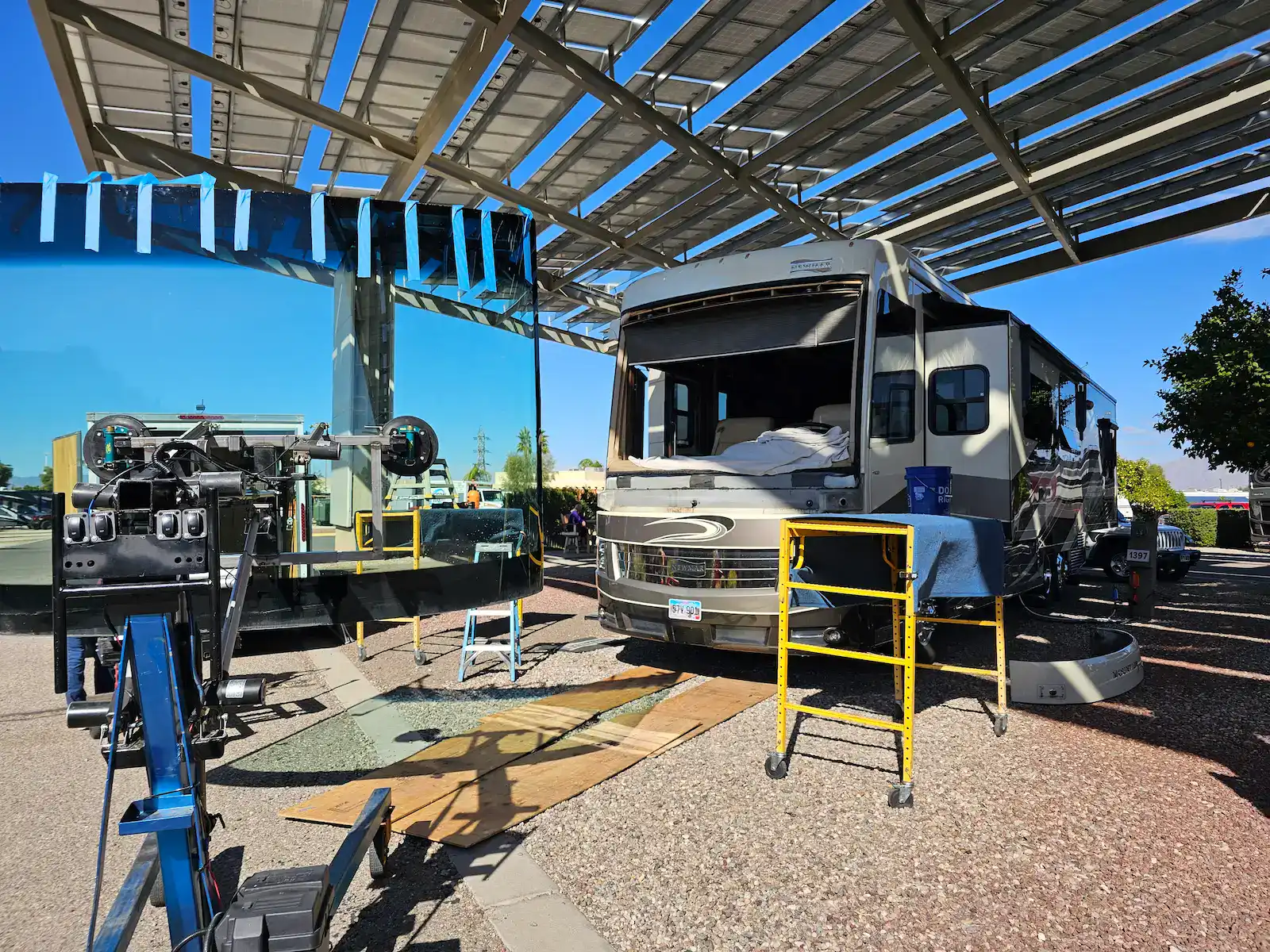 Newmar Kng Aire KOA Tucson Blue Holding Windshield